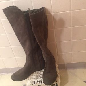 Suede gray boots